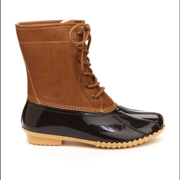New in box:    - Woman’s casual duck waterproof boots. - Picture 1 of 17